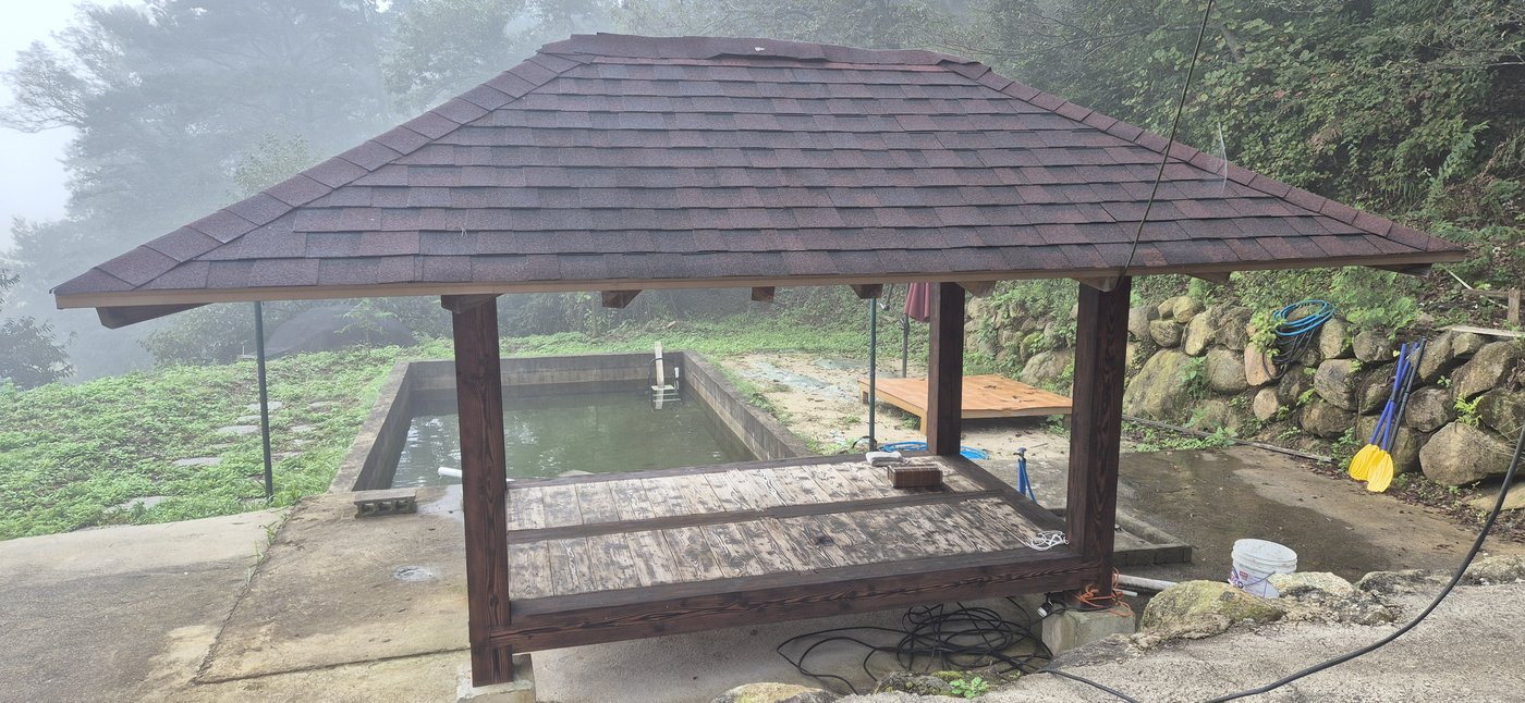 대흥루 — pavilion and pool in the valley mist