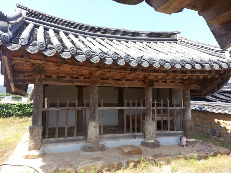 Chunghyomun — loyalty and filial piety memorial gate, Geumhori